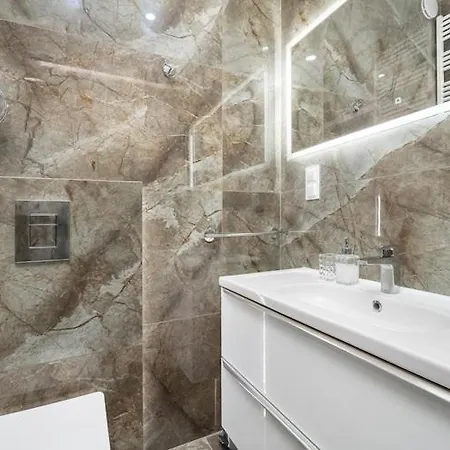 Apartamento With Balcony, Indoor Pool, Sauna *
