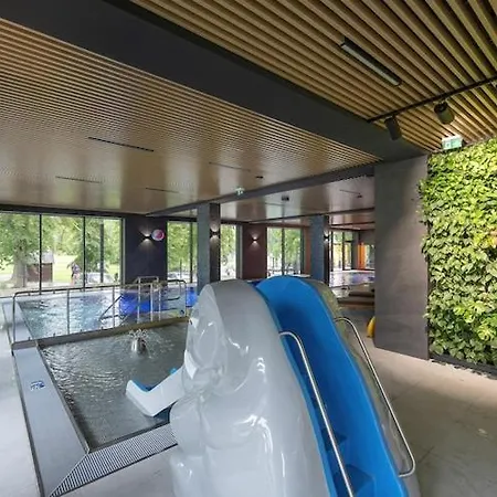 Apartamento With Balcony, Indoor Pool, Sauna