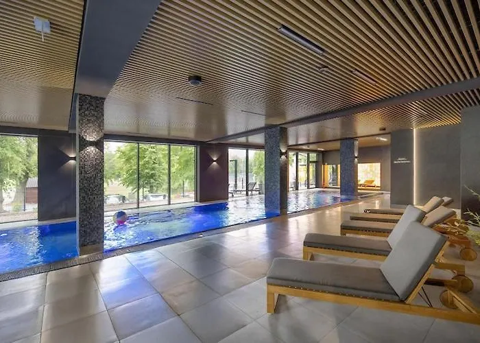 Apartamento With Balcony, Indoor Pool, Sauna