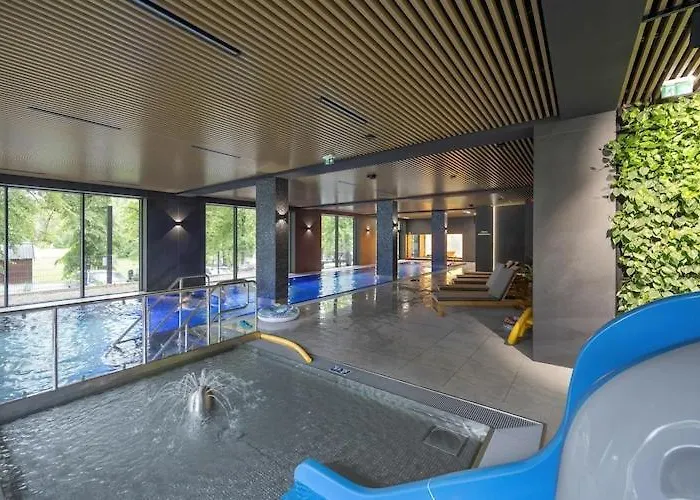 Apartamento With Balcony, Indoor Pool, Sauna